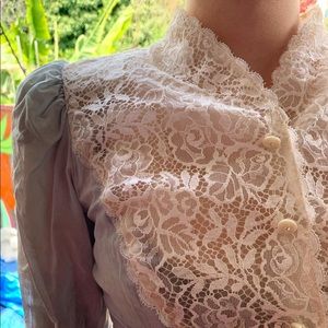 70s / Victorian style lace top in sky blue Small